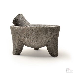 Molcajete 20cm sett fra siden – håndhugget vulkansk stein