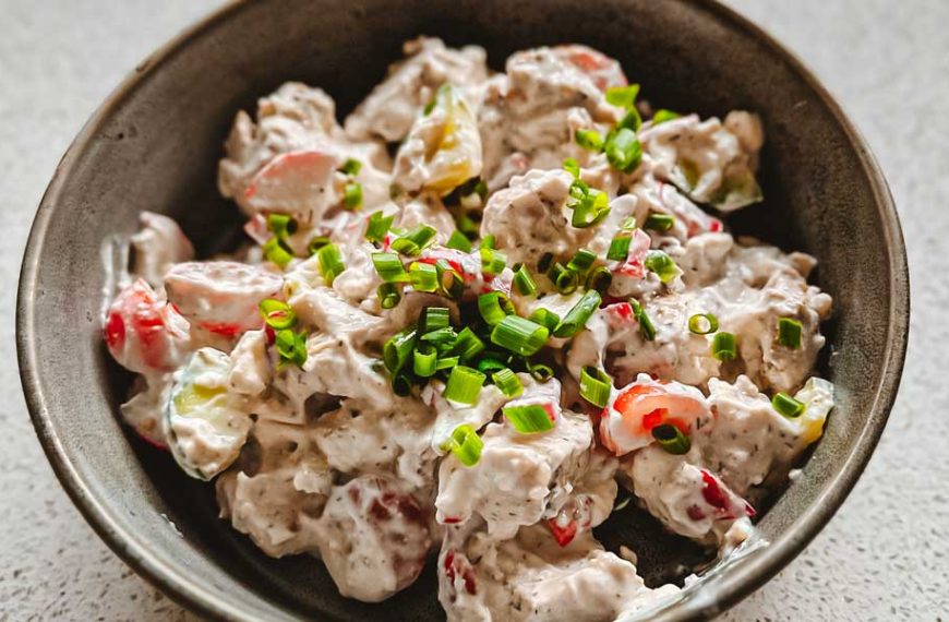 Tzatzikikyllingsalat servert i en bolle