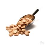 Rista mandler med havsalt i skje