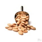 Ristede mandler med havsalt i skje – sprø snacks