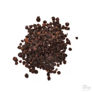 Nærbilde av tørkede røde rips med fokus på tekstur og farge.