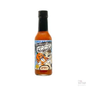 Flaske med Torchbearer Sweet Onion Habanero hot sauce – en middels sterk chilisaus med smak av søt løk og habanero.