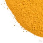 Nærbilde av gullmelkpulver – gyllengult økologisk kryddermiks