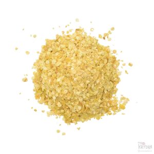 Gule flak av tørket amazonaschili på hvit bakgrunn.