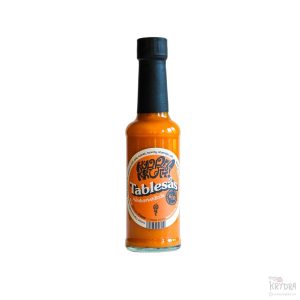 Flaske med Kyrre Krutt Tablesås – allsidig chilisaus med tomat, eple, honning og habanero.