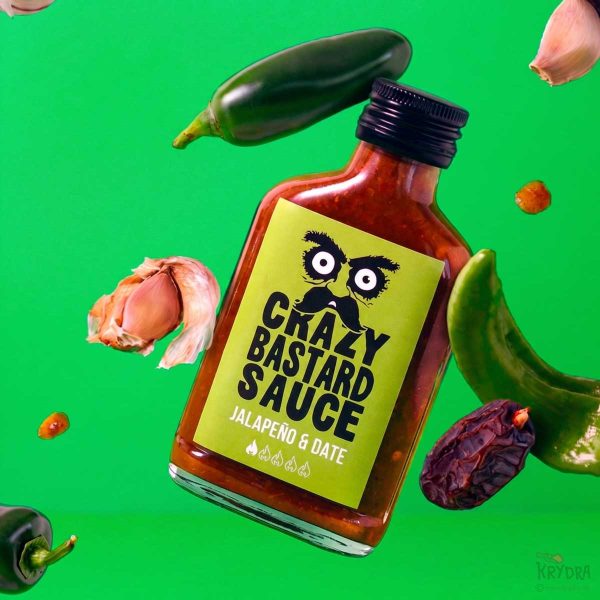 Crazy Bastard Jalapeño & Date hot sauce 100 ml flaske med grønn etikett, jalapeño og dadler