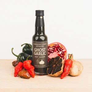 Ghost Garlic Hot Sauce med masse fargerike krydder og grønnsaker