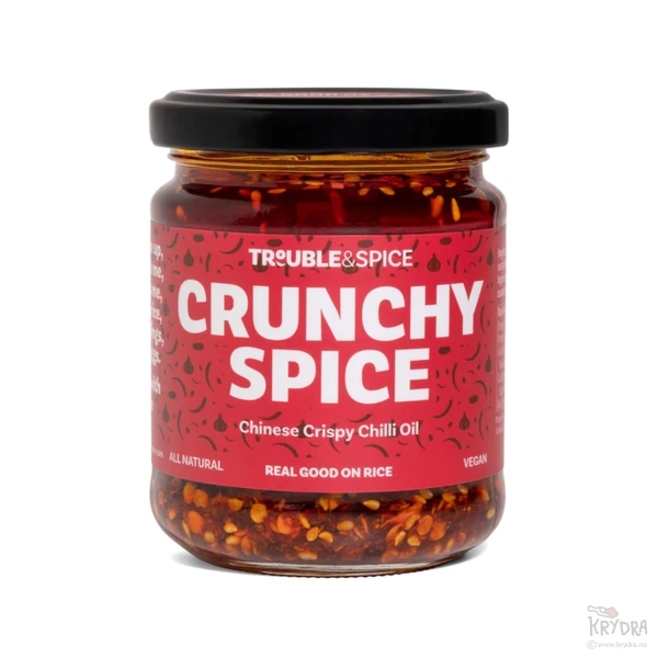 Glass med rød etikett og crunchy spice chilisausinnhold