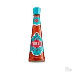 Firelli Hot Sauce mot hvit bakgrunn